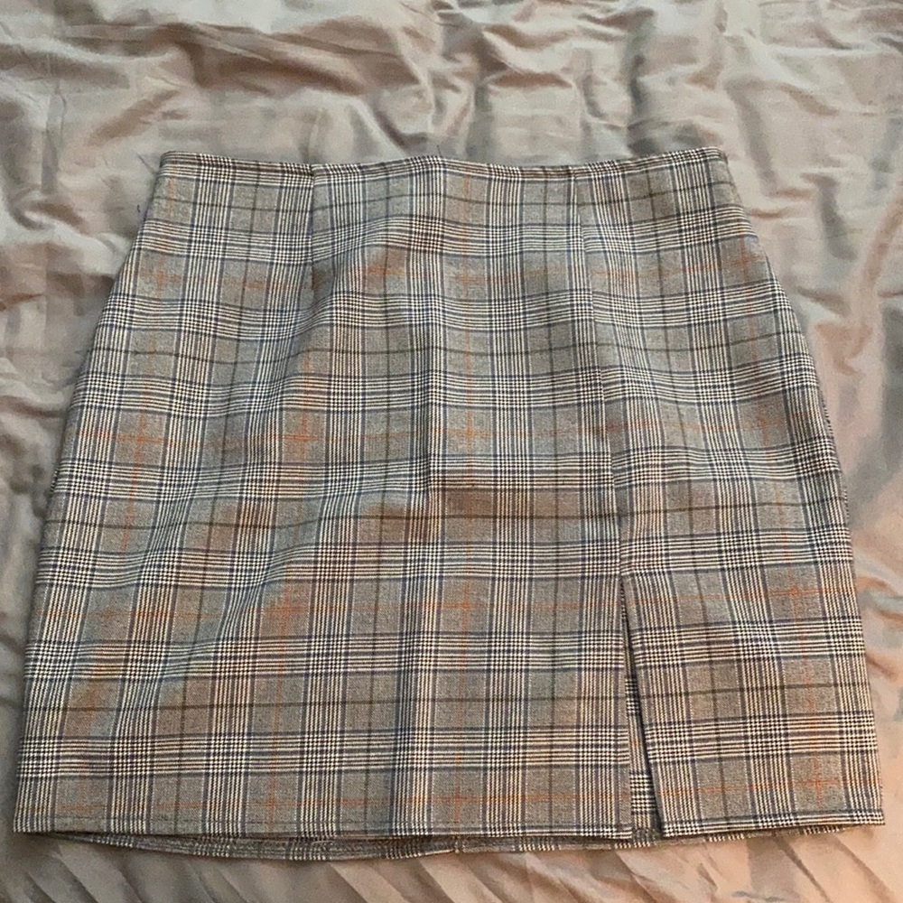 Plaid skirt with slit